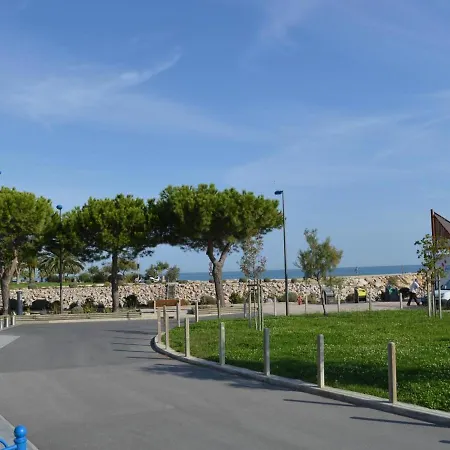 2 Pieces Avec Terrasse A 80m De La Mer, Garage Inclus - - Fr-1-225-81 Apartmán